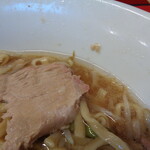 ラーメン二郎 - 表面に脂が！