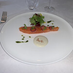 シェ・コーベ - ◆ 前菜
      ・サーモンミーキュイ ウイキョウのクリームソース