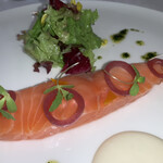 シェ・コーベ - ◆ 前菜
      ・サーモンミーキュイ ウイキョウのクリームソース
      アップ