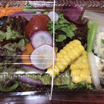 弁当とセットのサラダ