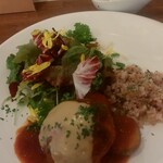 カフェアンドビストロ ヴェール - 豚肉100％のハンバーグとインカのめざめのポタージュ。