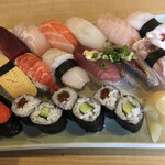 ん寿司 - 寿司いっぱい！