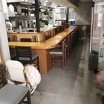 河内の中華そば 醤 - 広くなった店内。(店内待ち(10席程)が出来ます)