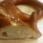 バックシュトゥーベ ツオップ - プレッツェル断面