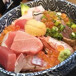 浜の家 - 海鮮丼 1830円(税込)