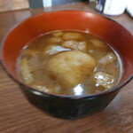 中華食堂 くろ - 赤味噌仕立てのすりみ味噌汁