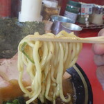 豚骨醤油ラーメン 王道家 - 麺