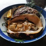 漣 鳥羽店 - 岩牡蠣
                                二人でシェアしたから切っていただきましたが、本来は丸ごとつるりんと行きたい。