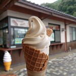 織部の里もとす - ミルクソフトクリーム(350円)