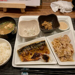 和Dining 三十 - 【ランチ定食（主菜ダブル）1100】 　シングルは 800円 　主菜ダブルは＋３００円 　魚と肉が両方あるとゴージャスやね〜