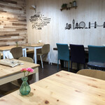 クレープショップMOGMOG - イートインコーナー