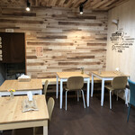 クレープショップMOGMOG - イートインコーナー