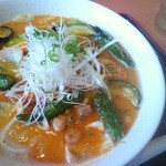 のっぴんらー麺 - 夏の野菜たっぷりゴマラーメン