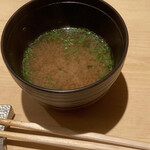 鮨 由う - 赤出汁