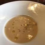 miyashita - 新玉ねぎと魚を合わせたスープ
　生のとうもろこしとヒラメ入り