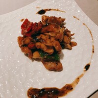 中国飯店 富麗華 - 鶏肉の黒にんにく炒め 