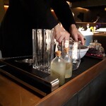 レフェルヴェソンス - ⚫「一献」目の前で食前酒を作っていきます