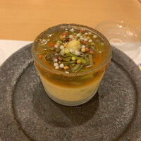 日本料理秀たか - 冷製茶碗蒸し(帆立、桜海老、じゅん菜、茶豆)