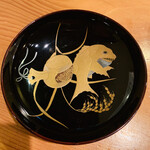 日本料理 たかむら - 椀の蓋：150年位前（江戸後期）の輪島塗り