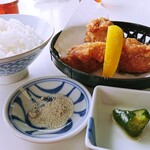 北京 - ＋120円で定食に！唐揚げが揚げたて (´З｀)ｱﾁﾁ