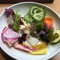AWkitchen TOKYO 新丸ビル店 - サラダを盛り付け