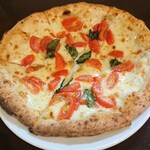 ピザよし - フレッシュトマトのマルゲリータ