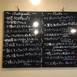 La Coccinella - 壁のメニュー（メニューブックもあります）