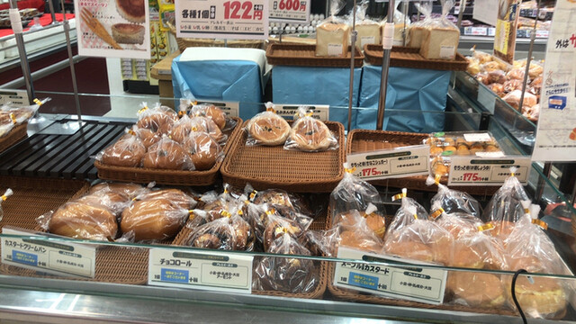 ベーカリー グランシャリオ ラルズマート桂岡店 - 銭函（パン）の写真