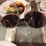 サラマンジェ ド ヨシノ - お肉に合わせてハーフのグラスワインを2種