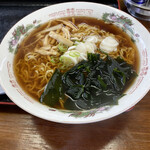 日乃出食堂 - 角煮ラーメン！角煮は麺の下ですよ。