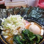 家系ラーメン とらきち家 - ラーメン 麺固め、味薄め、あぶら多め