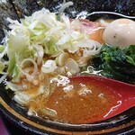 家系ラーメン とらきち家 - スープ