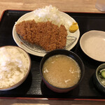 とんかつ有馬 - とんかつ定食 (950円)