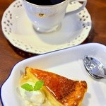 Kissa To Ba-Yo Mpa Chipan - チーズケーキとコーヒーのセット（500円）。 