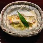 富小路 やま岸 - ☆焼き鮎と焼きなすとスイカ。
      焼き鮎にスイカ挟んだ山岸大将の創作料理。