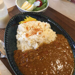 カフェテリア スパイス ジャヤ - チキンカレー＆サラダ　680円