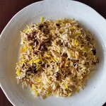 ハラールフードマルハバ - 半分くらいをお皿に盛りました。マトンもゴロゴロ入っています。