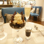 マリベル・ザ・ラウンジ - アフォガートとシャンパン