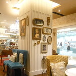 マリベル・ザ・ラウンジ - オシャレな店内