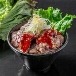 焼肉丼専門店 モ～モ～ - 料理写真:ハーフ＆ハーフ丼（写真はカルビ＆ハラミ）
