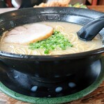 長浜らーめん 豚八 - 2020年7月　やや横から