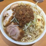 麺屋豚道場ぶた壱 - キャーーー！！！小ラーメン  ニンニクアブラマシマシカラメヽ(´o｀  ¥800。
      
      二郎系は久しぶり！！！
      
      撃沈したらカッコ悪いのでヤサイはそのままで
      
      
      
      