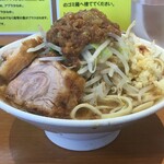 麺屋豚道場ぶた壱 - おぉぉぉ久しぶりに目の前にしたらやっぱり二郎系はイイな！！！
      
      ヤル気にさせてくれる！！！
      
      妻はいつも通りニンニクマシマシ！！！
      
      ニンニクモンスター
      
      
      
      