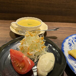 洋食 高輪亭 - サラダとカボチャの冷製スープ