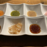 ニクアザブ - こだわりのタレはそれぞれの肉に合わせて