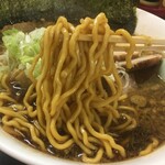 Ramenhakkou - 中太やや縮れ麺が黒い汁をまとう！！！
                        
                        