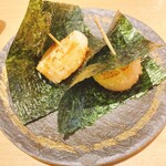 Sushi Sakaya Charin - 帆立て磯辺焼。肉厚な帆立ての香りと海苔の香ばしさがベストマッチ。