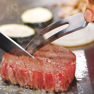 Enjoy high-quality Kuroge Wagyu beef carefully selected from all over the country, including "Kobe Beef"