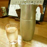 巽蕎麦 志ま平 - 日本酒：錫の器で冷え冷えです。