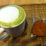 ナチュラルティー カフェ - 抹茶ラテ，スコーン（トマト）